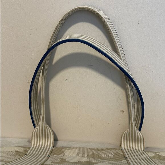 Rothy's | The Essential Tote | khaki camo large tote- retired - Picture 4 of 14